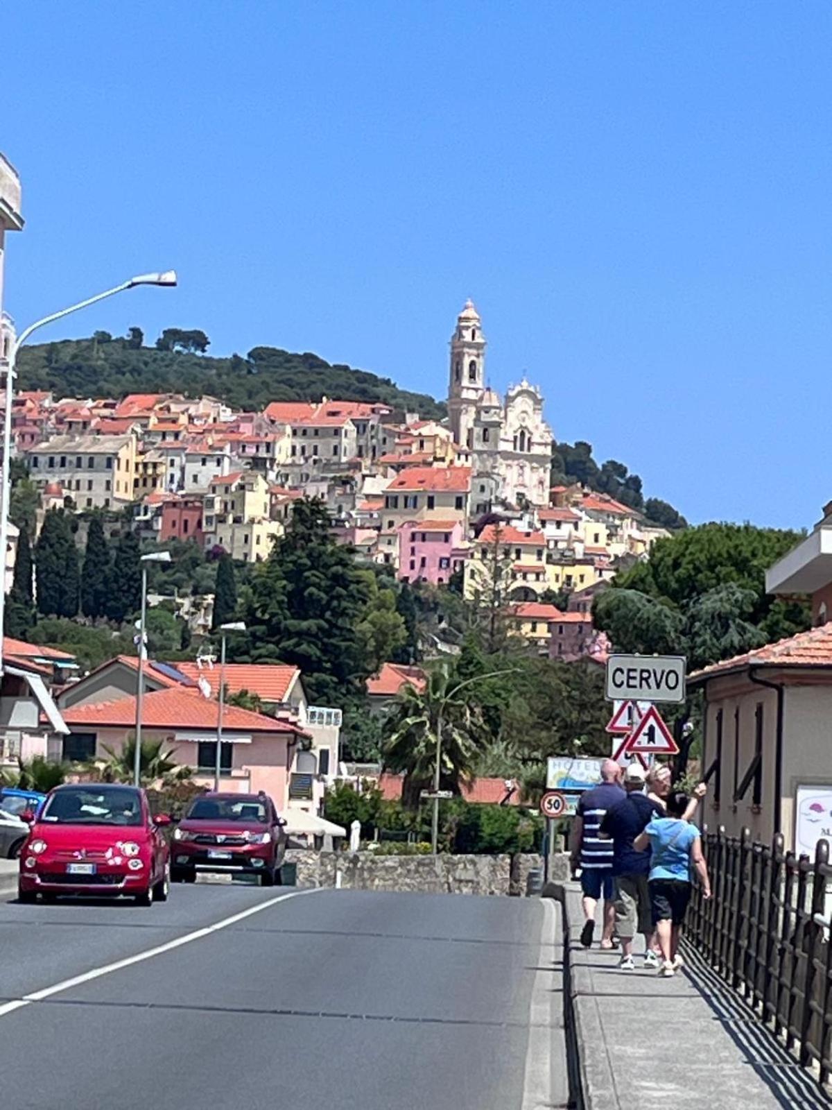 La Finestra Sul Borgo Bed & Breakfast Cervo Exterior photo