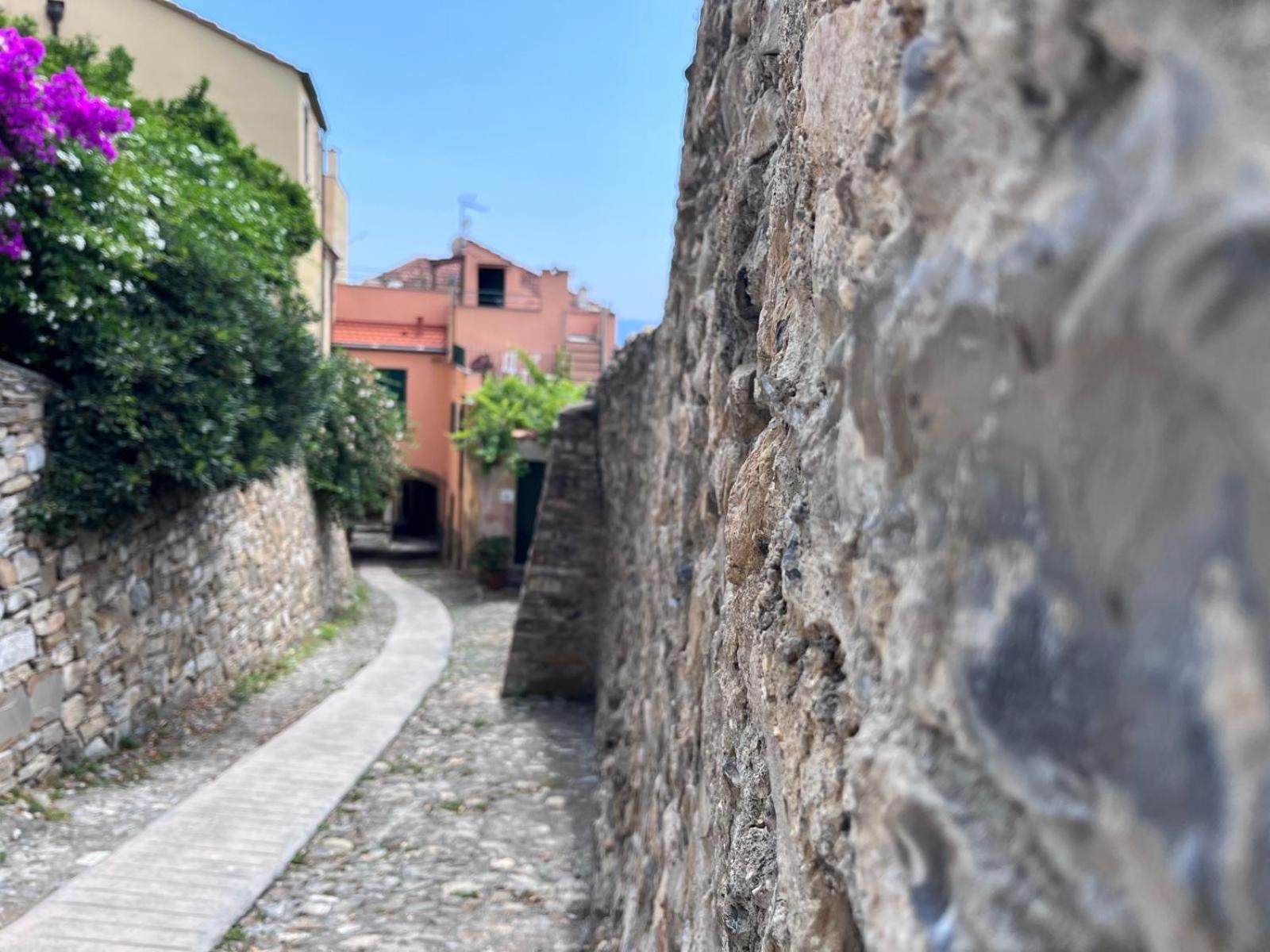 La Finestra Sul Borgo Bed & Breakfast Cervo Exterior photo