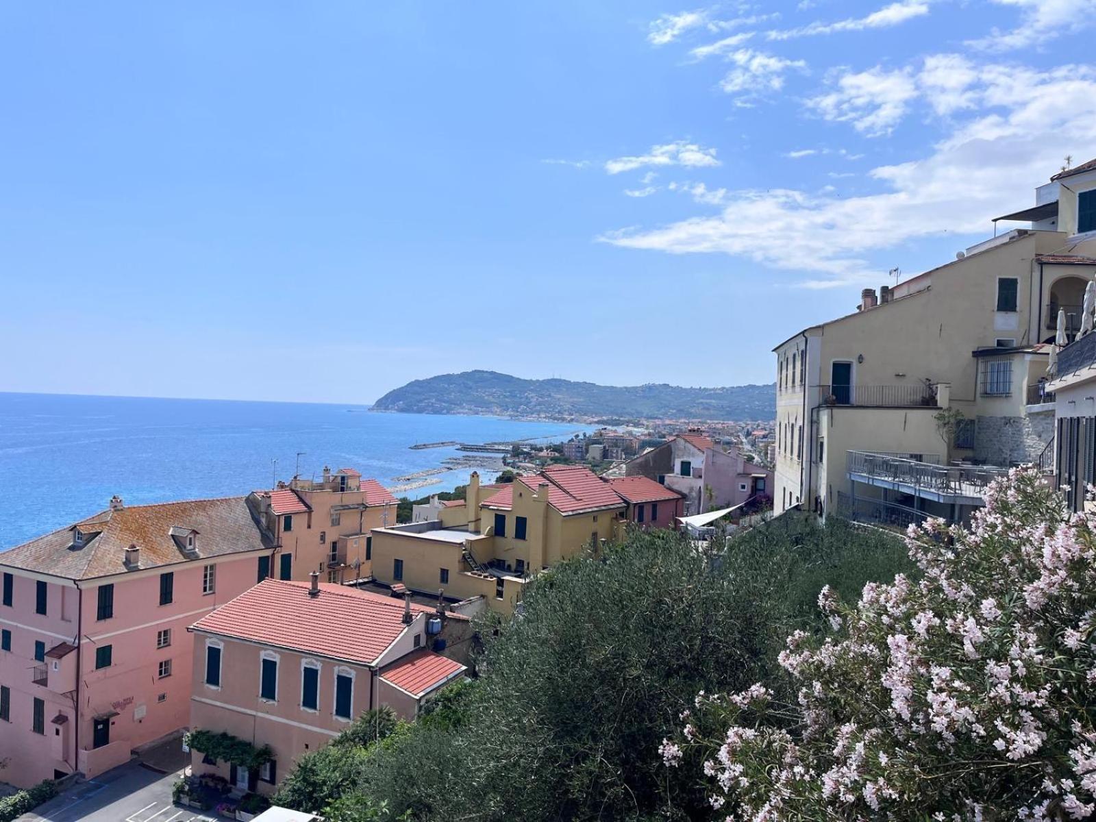 La Finestra Sul Borgo Bed & Breakfast Cervo Exterior photo