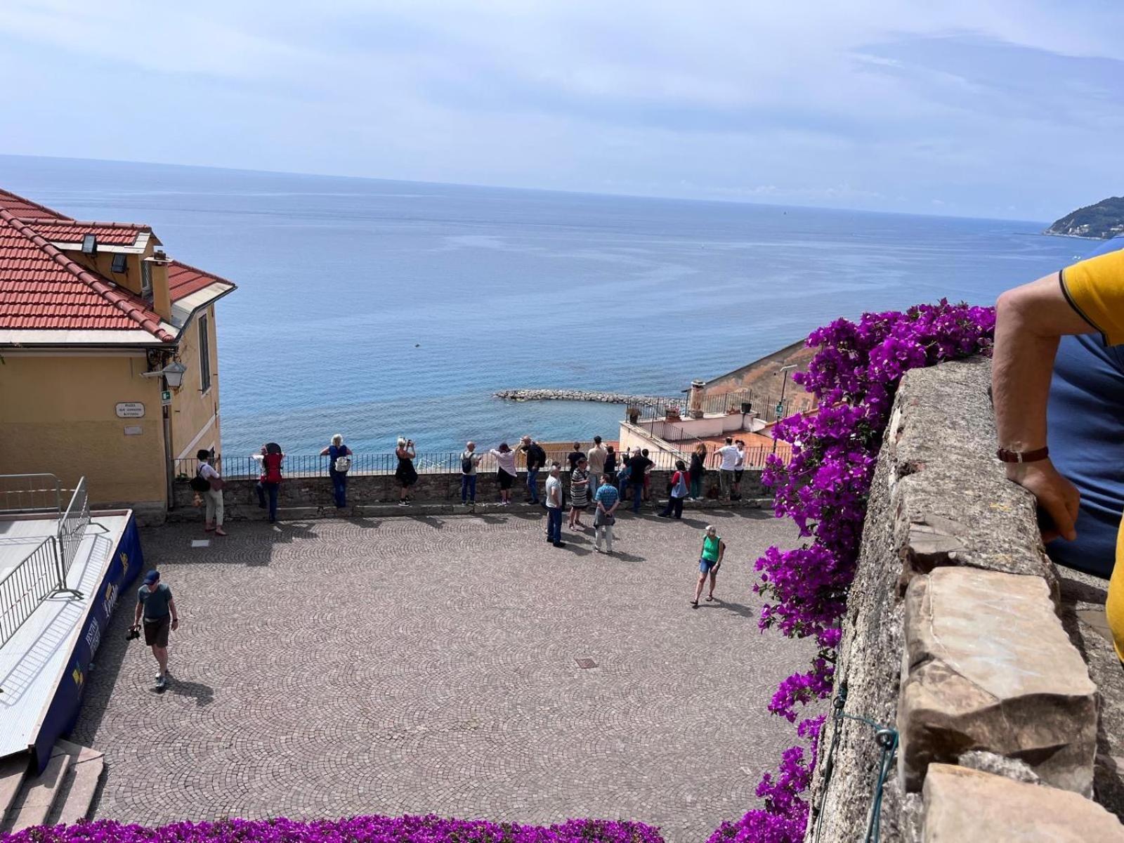 La Finestra Sul Borgo Bed & Breakfast Cervo Exterior photo