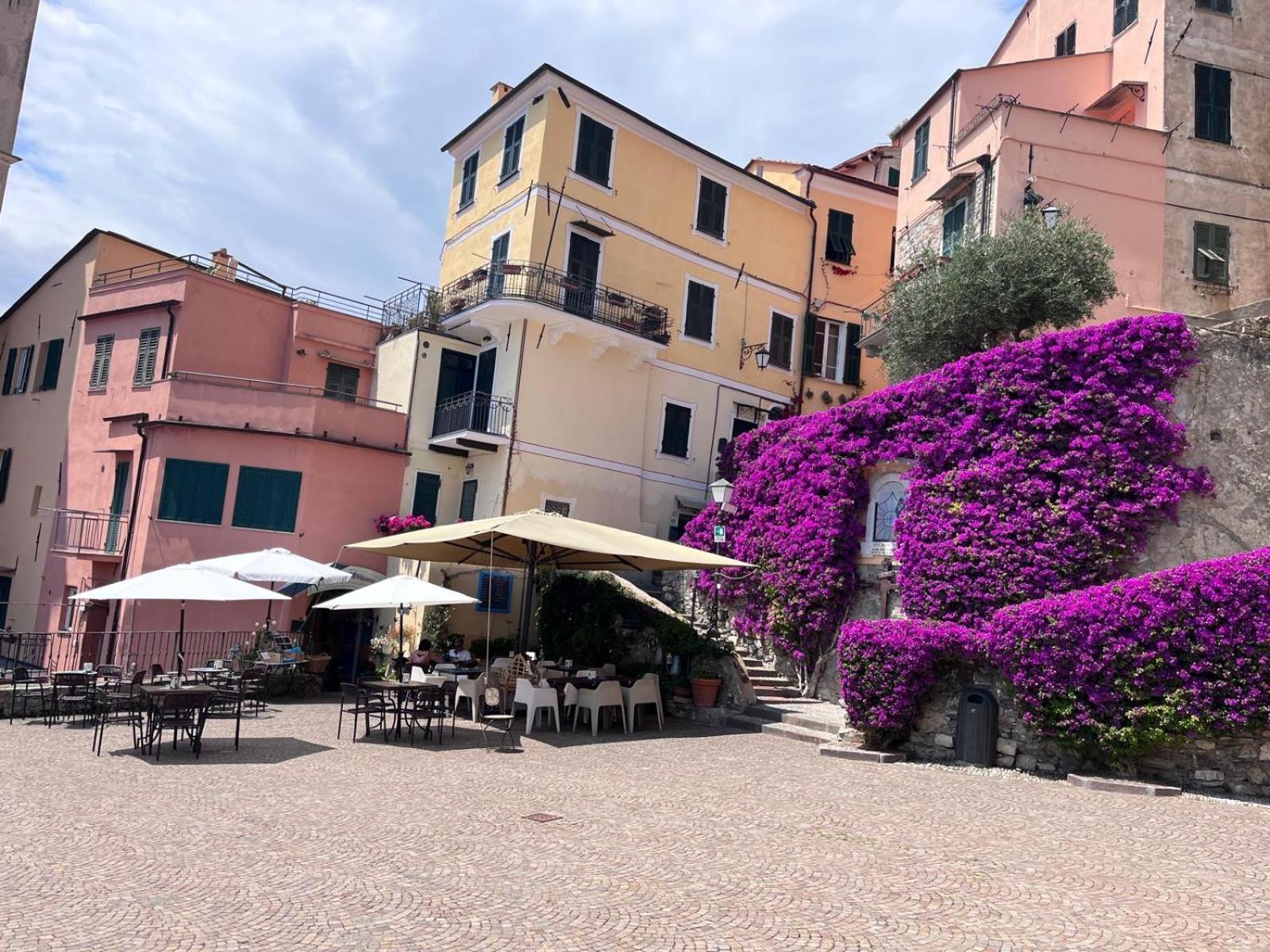 La Finestra Sul Borgo Bed & Breakfast Cervo Exterior photo