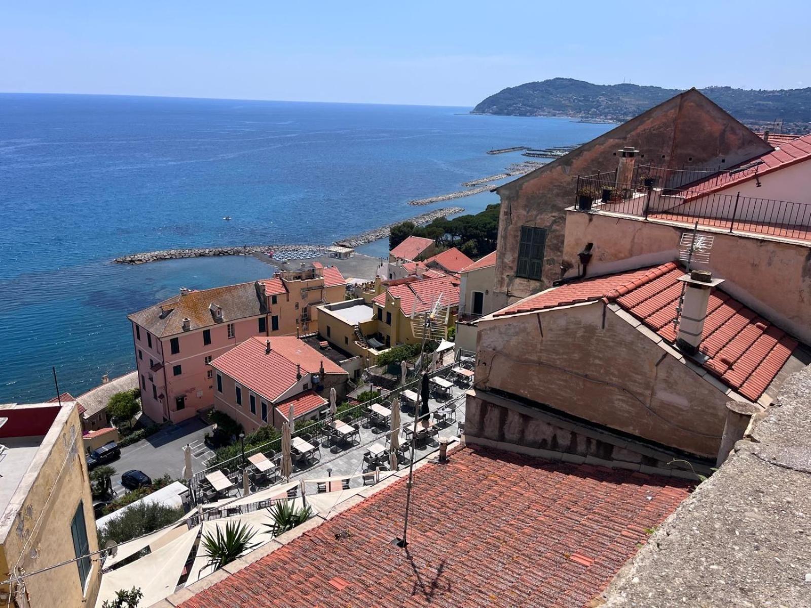 La Finestra Sul Borgo Bed & Breakfast Cervo Exterior photo